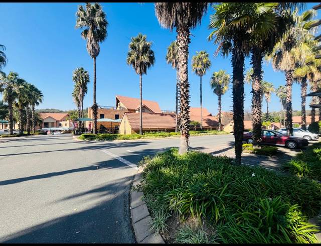 144M² OFFICE TO LET IN FOURWAYS